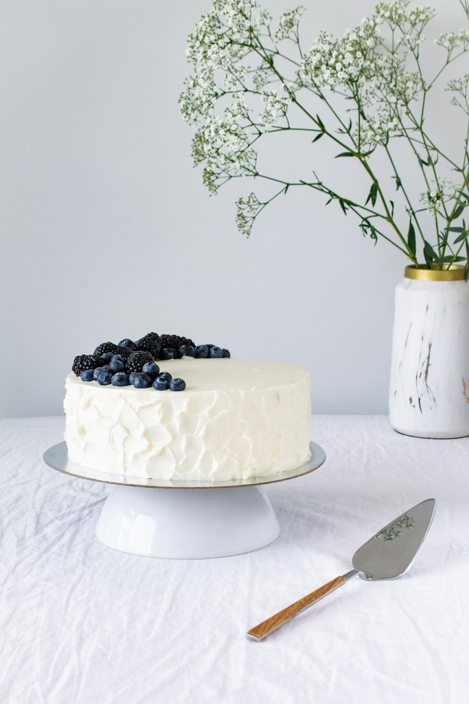 unsplash_tA3sJ4u09eU_white cake.jpg